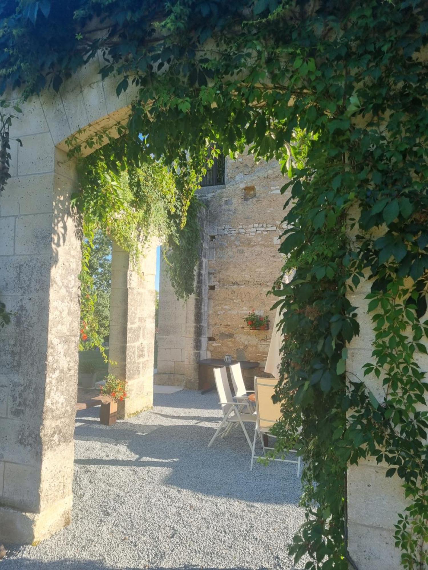 Chateau Neuf Le Desert Le Pizou Екстер'єр фото
